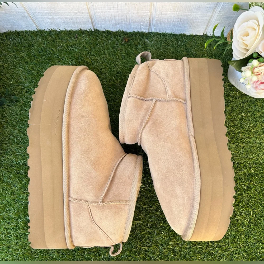 UGG women Ultra Mini Platform Size 9 gently used Color: Sand